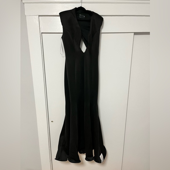 ASOS DESIGN scuba moulded plunge fishtail maxi dress in black, size 6 - Picture 3 of 3
